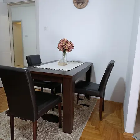 Sirmijum Hause Ii Διαμέρισμα *