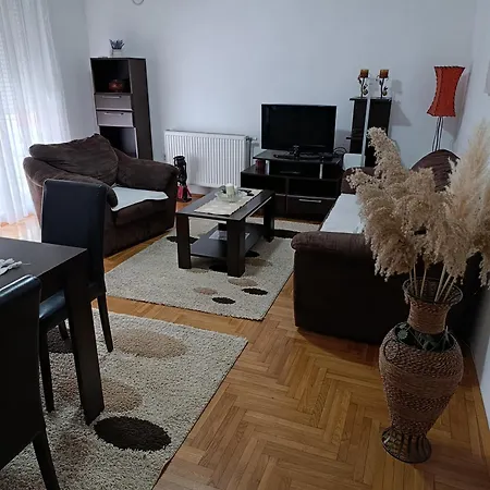 Apartamento Sirmijum Hause Ii