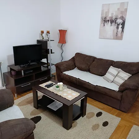 Sirmijum Hause Ii Σρέμσκα Μιτρόβιτσα