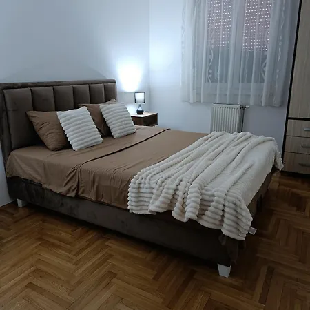 Apartamento Sirmijum Hause Ii